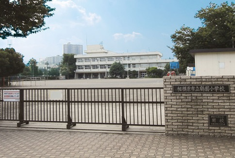 鶴園小学校